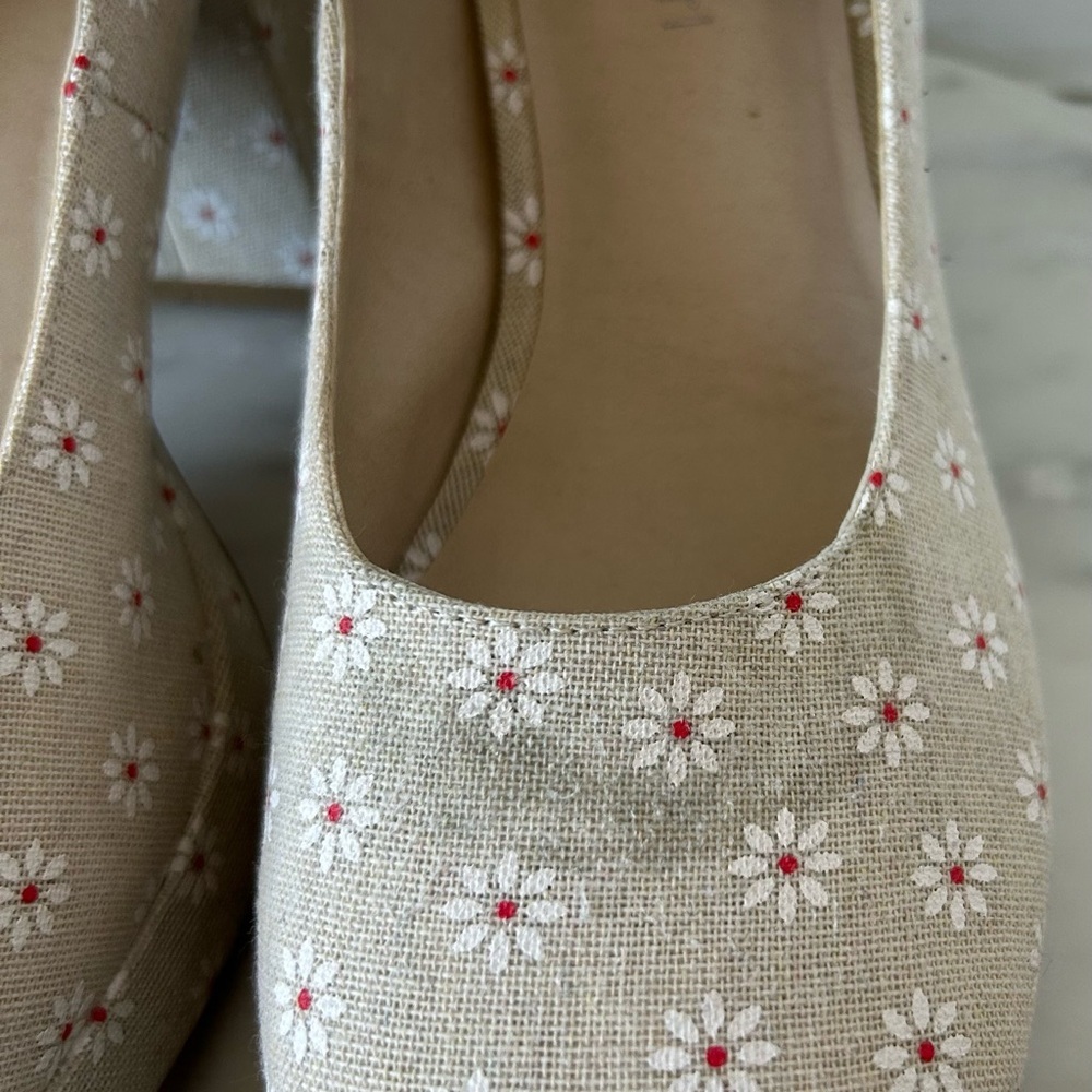 MADDEN GIRL MANTLE DAISY PRINT MARY JANES Sz.8. MINOR IMPERFECTION SEE PHOTOS. - Picture 6 of 10